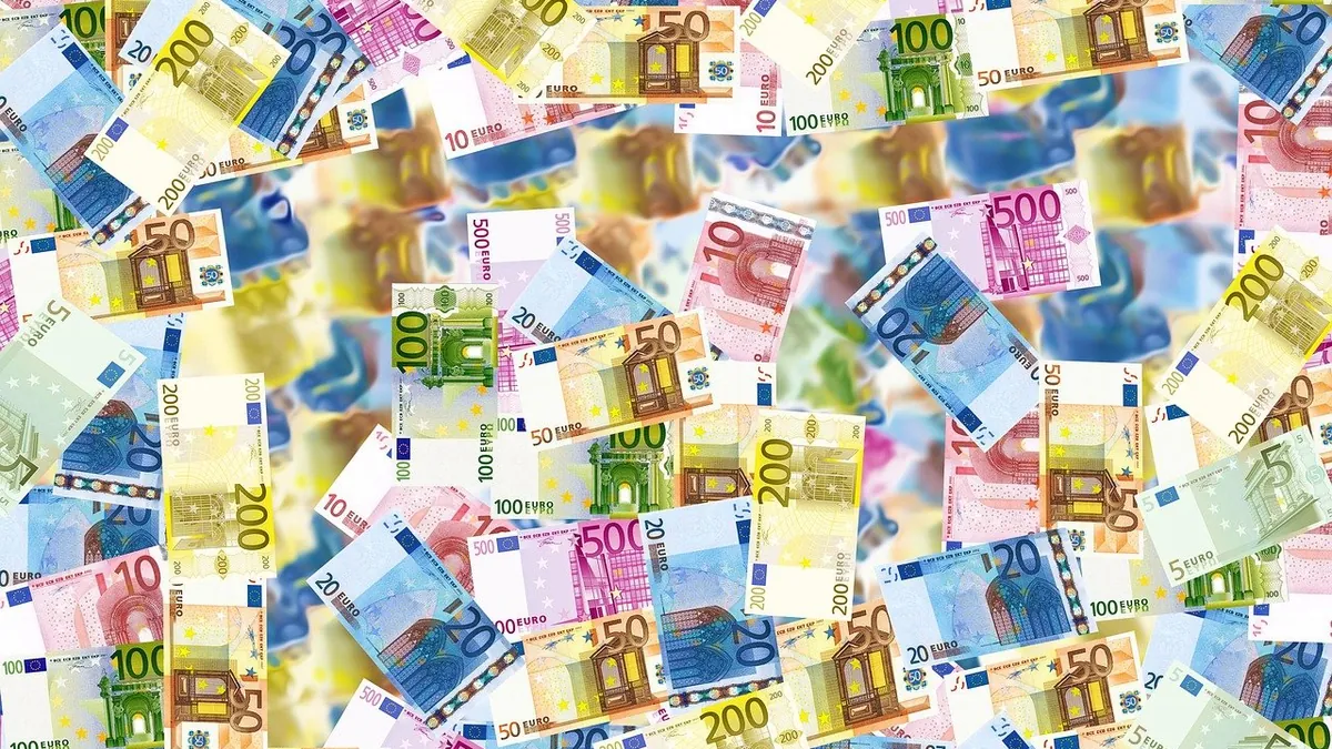 Χαρτονομίσματα ευρώ διαφόρων αξιών