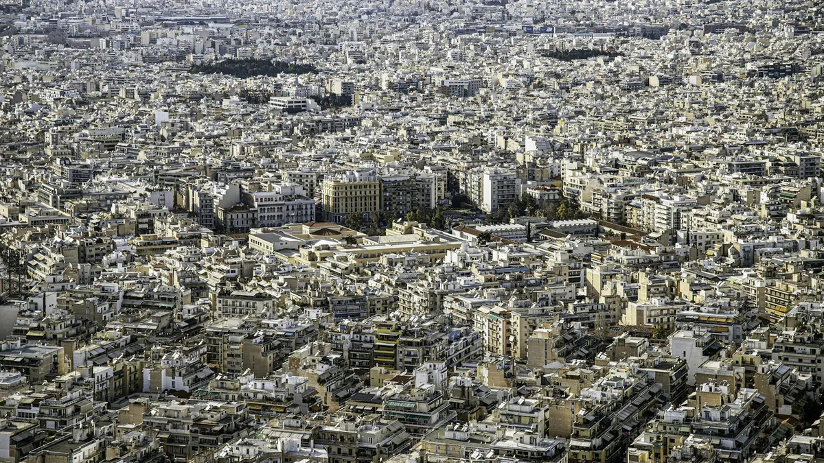 Πανοραμική άποψη πολυκατοικιών της Αθήνας από ψηλά